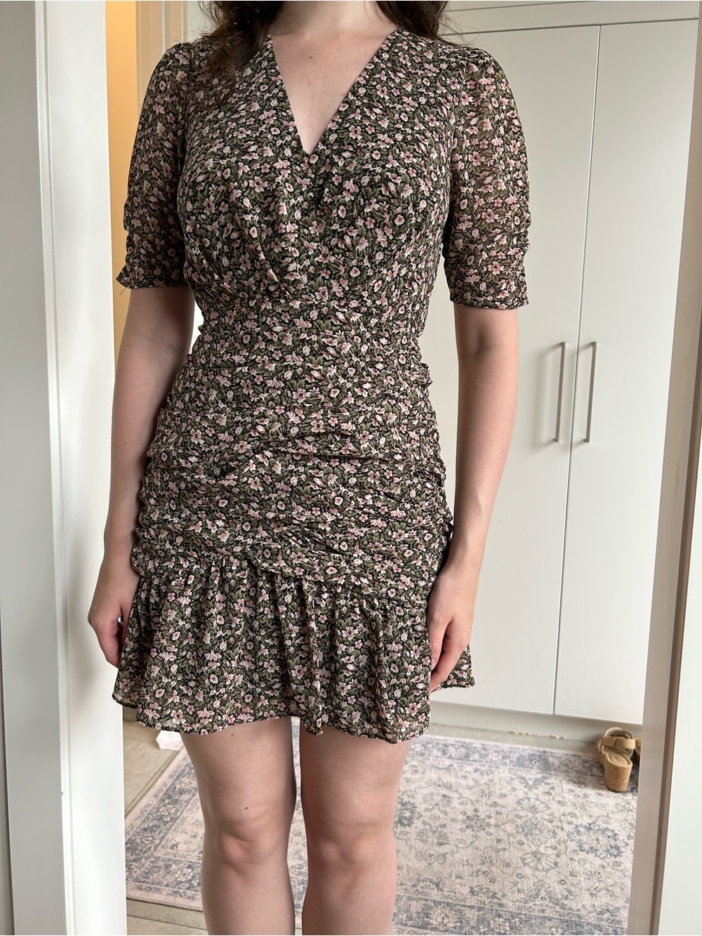 Astr the Label Floral V-Neck Ruched Mini Dress size xs NWOT